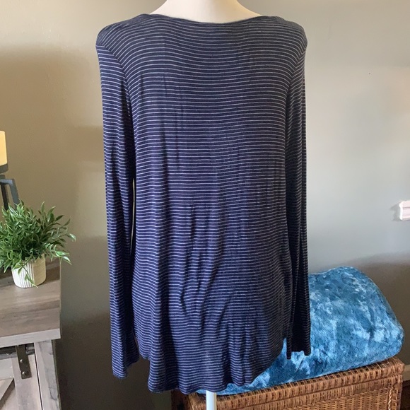 Navy blue lace up top - Picture 4 of 7